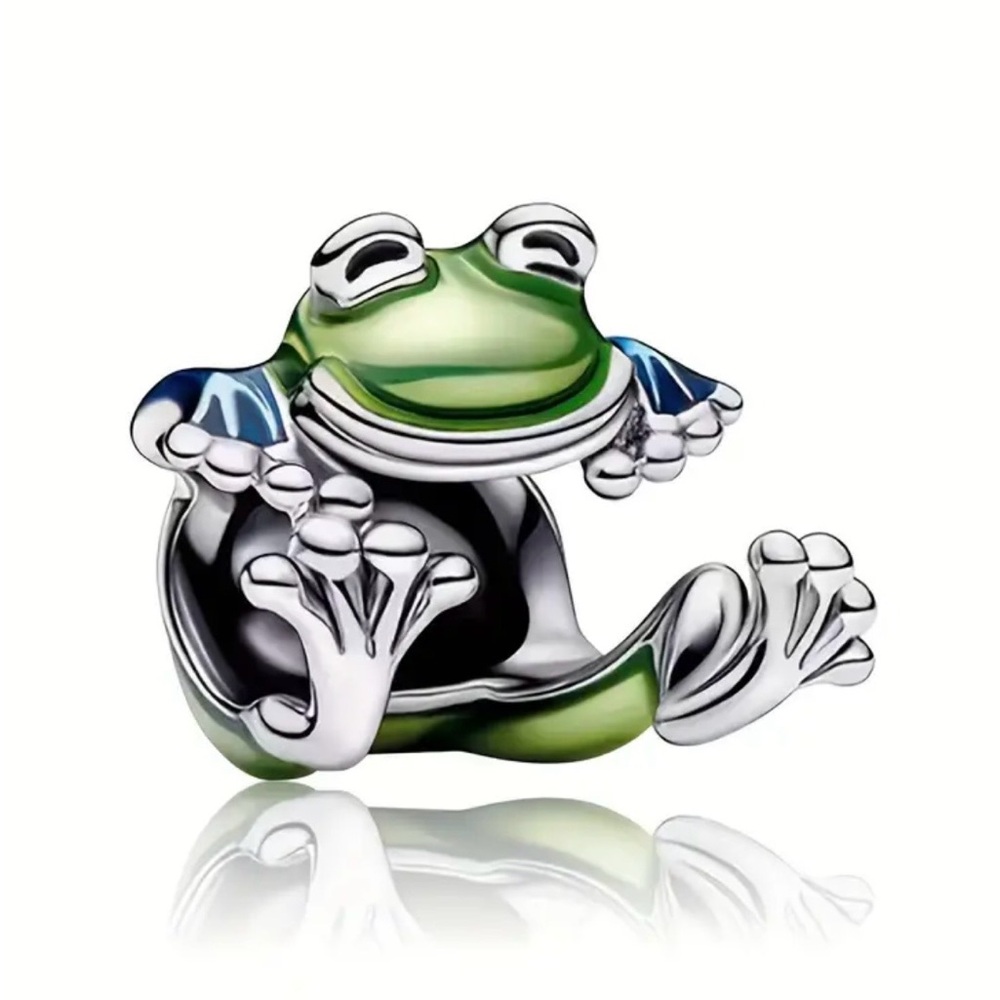 Silver and Green Frog Reptile Charm